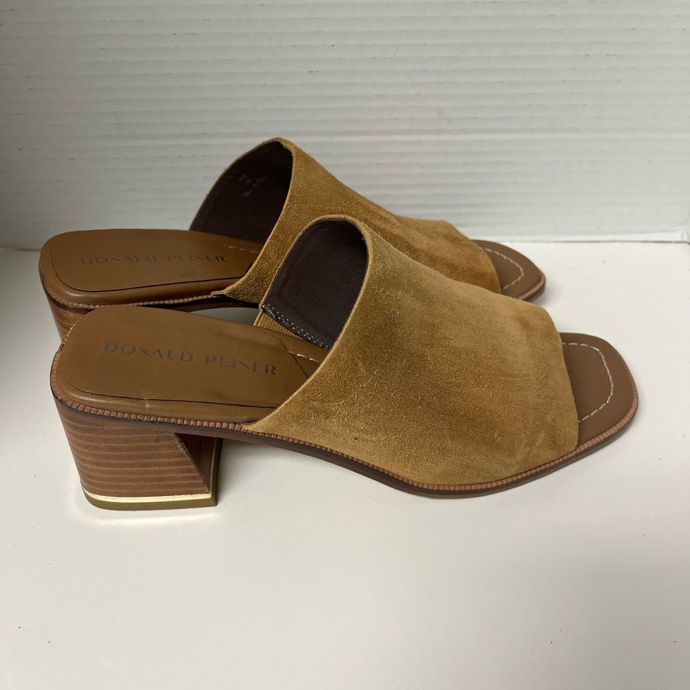 Donald J. Pliner Haze Saddle Calf Tan Suede Mule Chunky Heel Size 8 - Picture 2 of 6